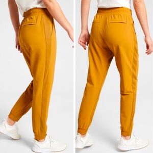 Athleta Textured Brooklyn Jogger Tuscan Gold Size 4